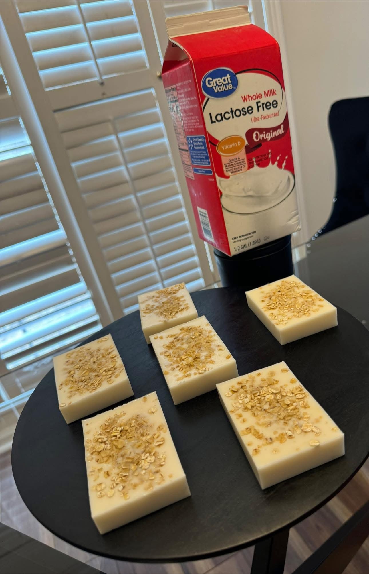 “DeJa Moo” 🐮- Gentle honey and goat milk cleansing bar